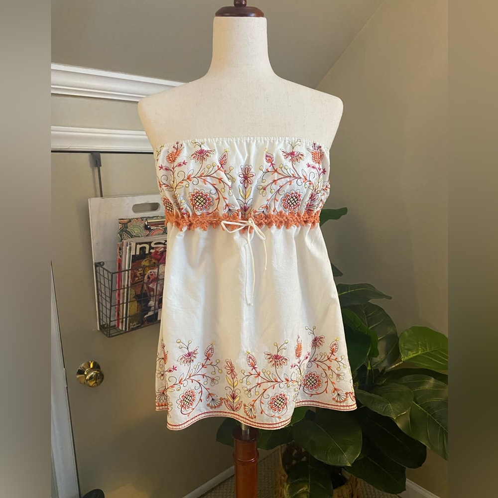 Strapless embroidered top